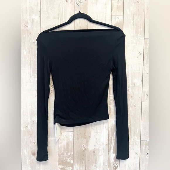 Commense Oblique Off-Shoulder Long Sleeve T-Shirt - Picture 10 of 13